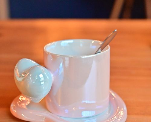 Taza Corazón Tornasol | Cerámica con Asa en Corazón – Una Tacita Linda