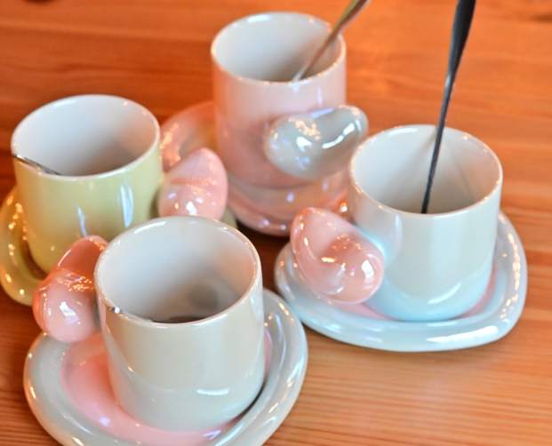 Taza Corazón Tornasol | Cerámica con Asa en Corazón – Una Tacita Linda