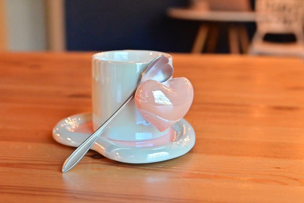 Taza Corazón Tornasol | Cerámica con Asa en Corazón – Una Tacita Linda